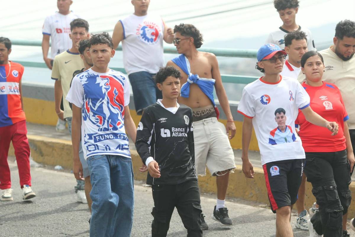 Olimpia vs Motagua: Ambiente, lindas periodistas deslumbran y barra se enfrenta a la Policía Nacional