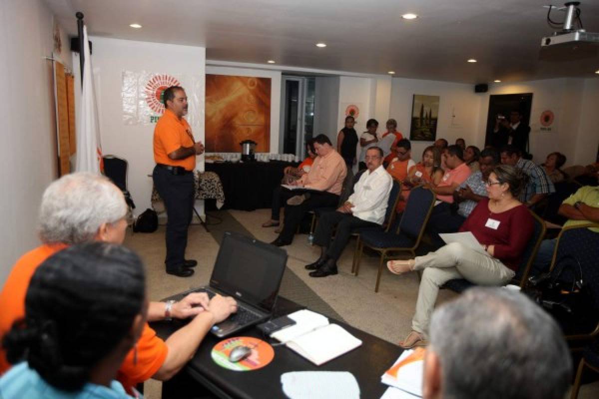 'La crisis no conoce color político', dice presidente del Pinu en asamblea