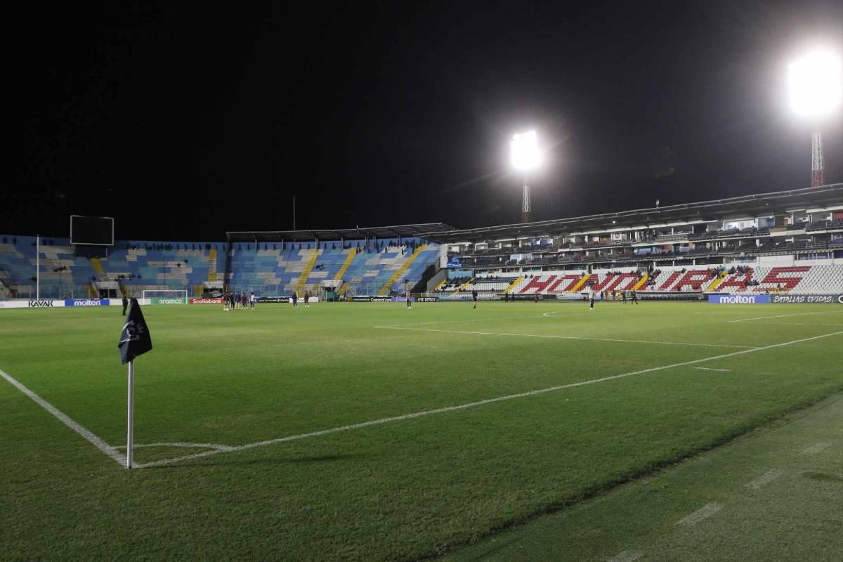 Penoso: Con sillas plásticas y arreglos de último minuto se jugará el Motagua vs Cincinnati