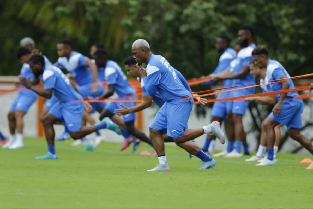 Bella chica llegó a entreno de Honduras y la alegría que causó arribo de Palma y Rivas