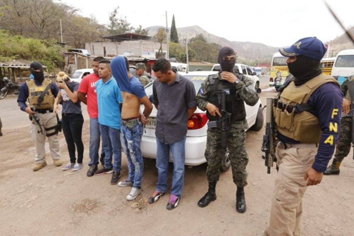 Cinco supuestos criminales detenidos en aldea Cerro Grande de la capital de Honduras