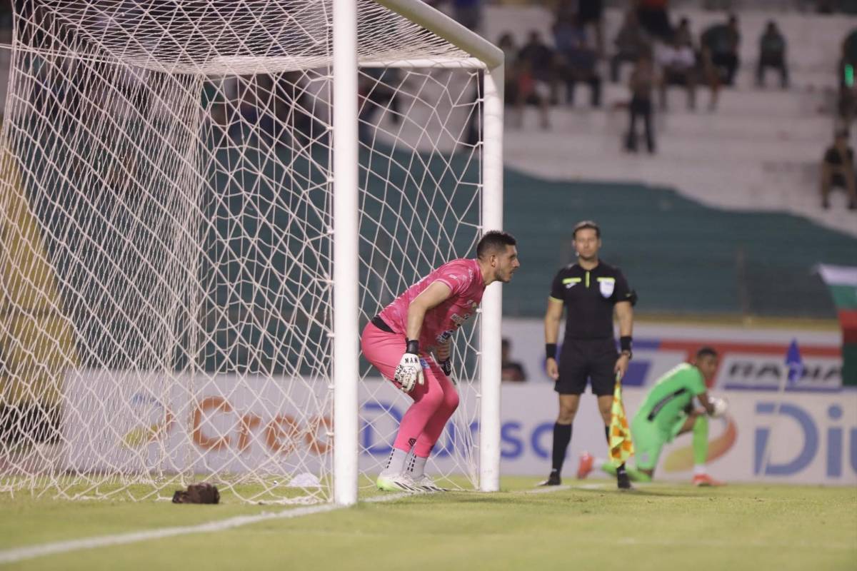 Jugadores del Marathón reciben fuerte ataque tras ser eliminados: Así quedaron sus vehículos