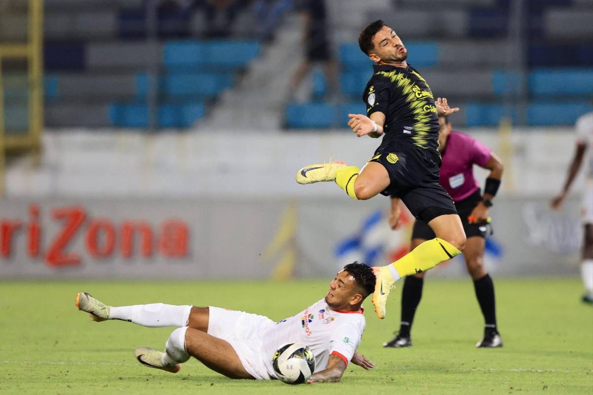 Bellas chicas cautivaron, jugador salió herido y la bronca de Real España en el Morazán