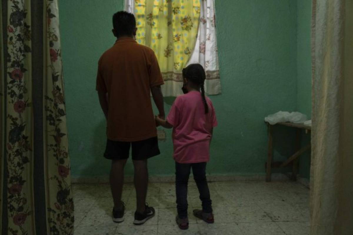 Cuatro familias hondureñas y su drama en un campamento migrante de Reynosa