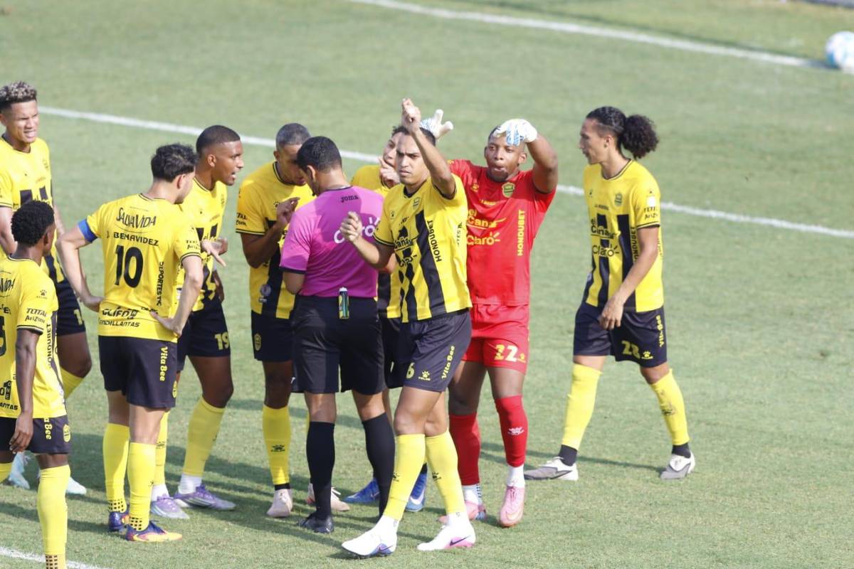 Pelea entre jugadores, belleza deslumbra y escándalo en el clásico que ganó Marathón a Real España