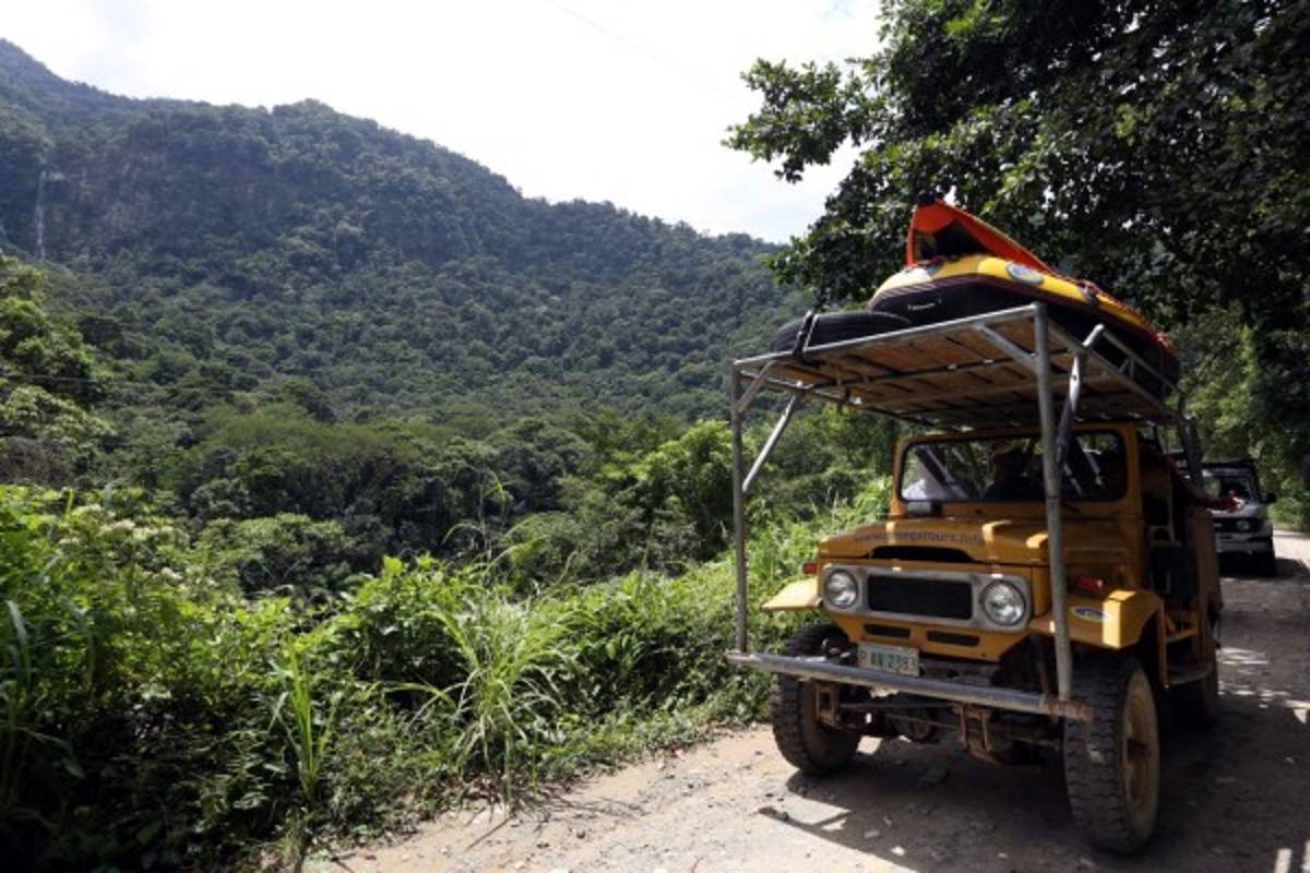 Adrenalina pura en el rafting del Río Cangrejal