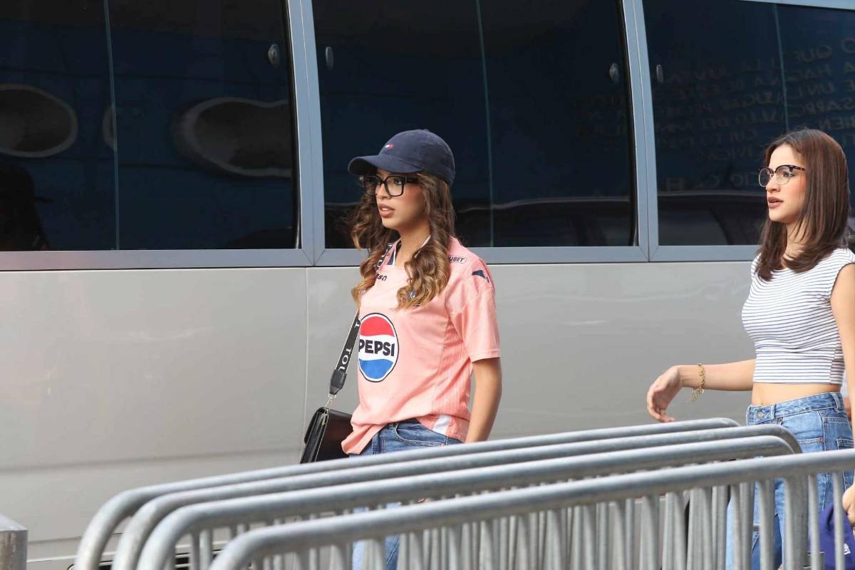 Las bellas chicas que se robaron  miradas en el clásico capitalino entre Motagua y Olimpia