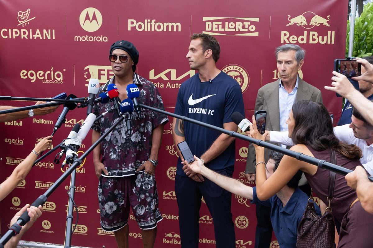 Ronaldinho regresa del retiro a sus 46 años, ya fue presentado y el salario que tendrá