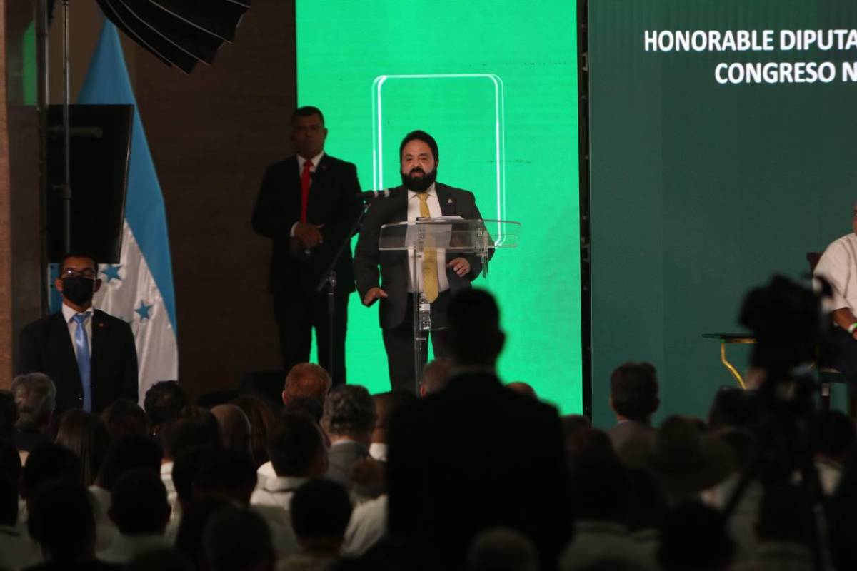 Xiomara Castro: “Nada me detiene para trabajar y vencer a los que se oponen a la refundación”