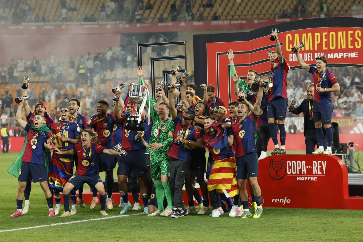 El campeón celebra como quiere: Show de Lamine, aficionados eufóricos y Barcelona levantó la copa El campeón celebra como quiere: Show de Lamine, aficionados eufóricos y Barcelona levantó la copa