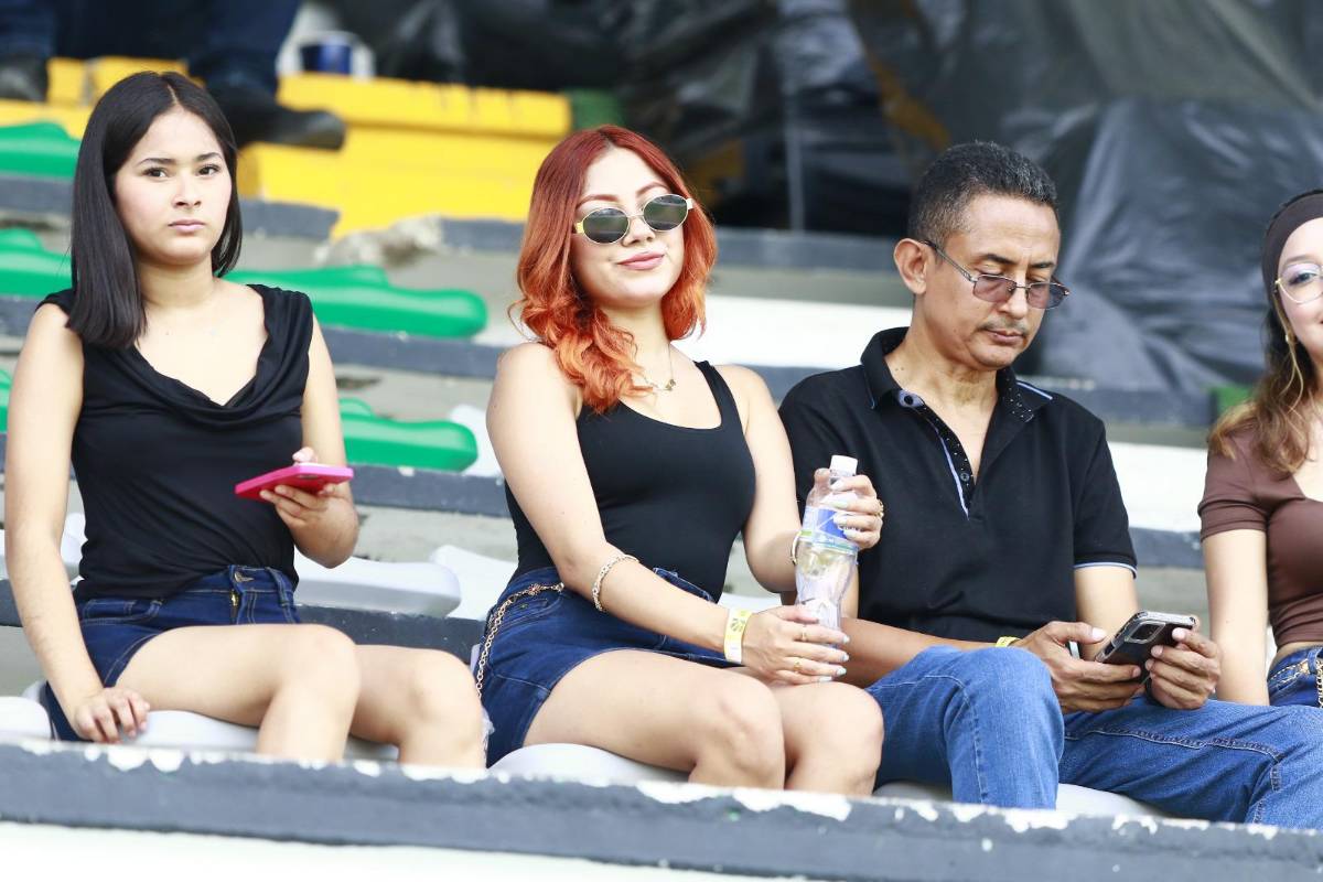 Tiktoker se roba las miradas, belleza y eufórica celebración en el Excélsior en triunfo de Platense