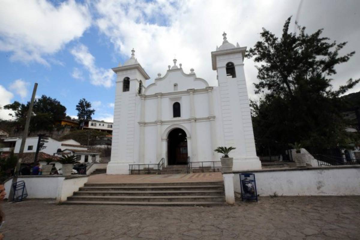 Despliegue de tradiciones y fe en feria patronal de Santa Lucía
