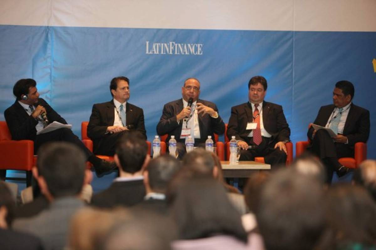 Presidente invita a inversionistas a aprovechar potencial de Honduras