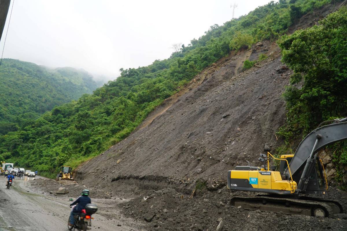 El gobierno habilitó recientemente el acceso hacia occidente, a la altura del Barrio Lempira, donde hubo un bloqueo por el desbordamiento de la montaña.