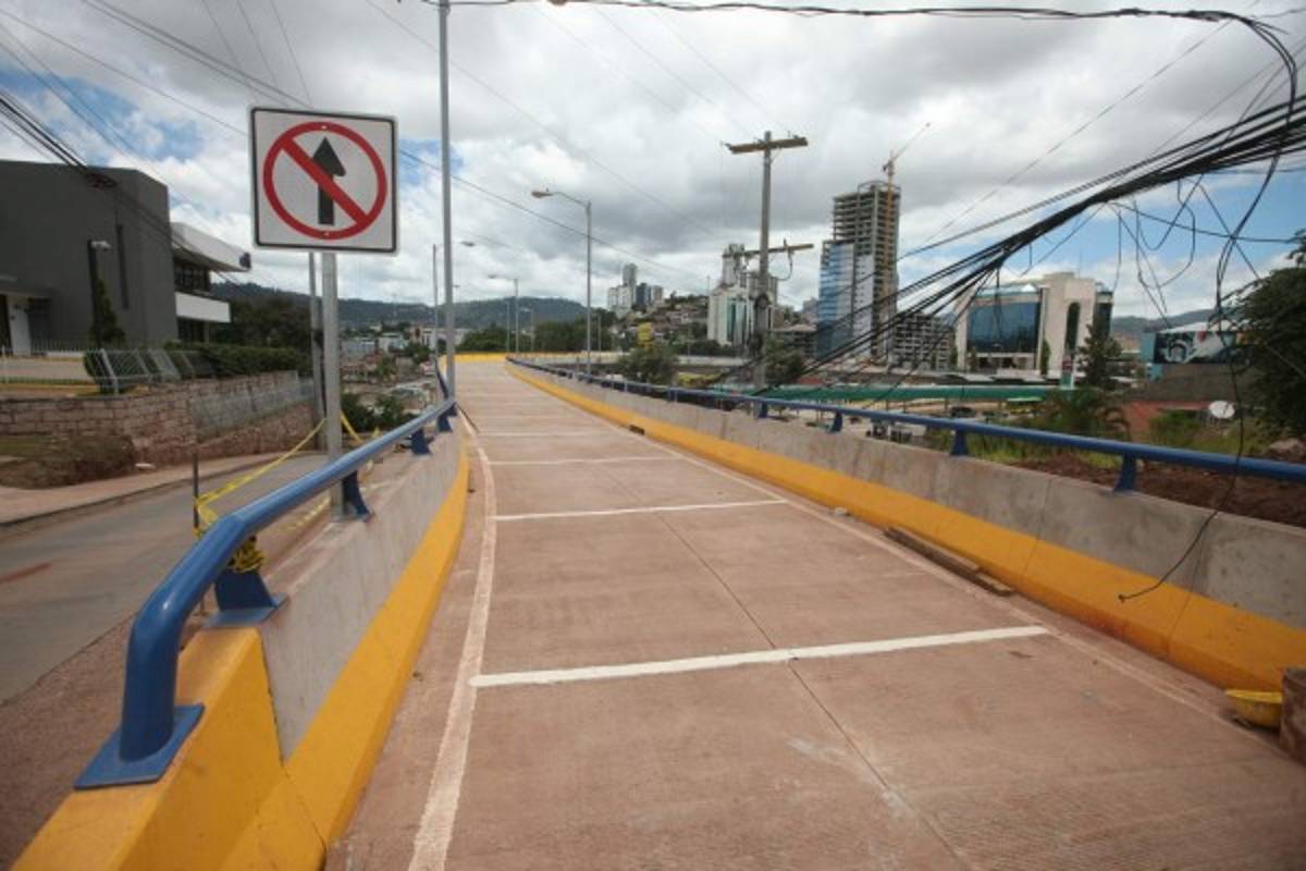 Habilitado el paso elevado en la colonia Loma Linda de Tegucigalpa