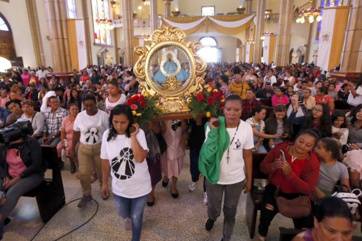 Desde Talanga y Cedros llegan a honrar a la Virgen