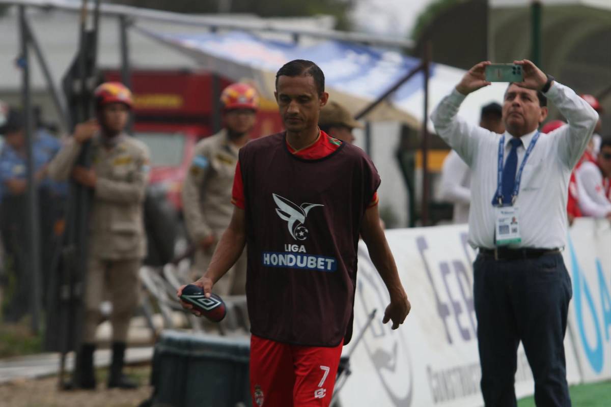 Las tristes y dolorosas imágenes de jugadores de Real Sociedad tras el descenso de Liga Nacional