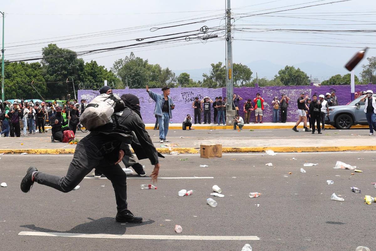 La jornada inaugural del Mundial en México deja 19 detenidos y 11 policías heridos