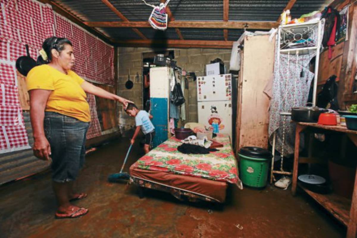 Damnificados solicitan reubicación de viviendas