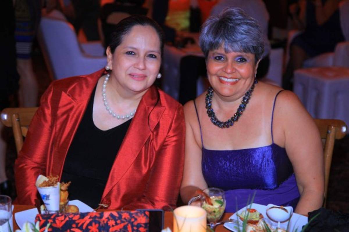 Ruth Marie de Sabillón llegó a las cinco décadas entre abrazos y sorpresas