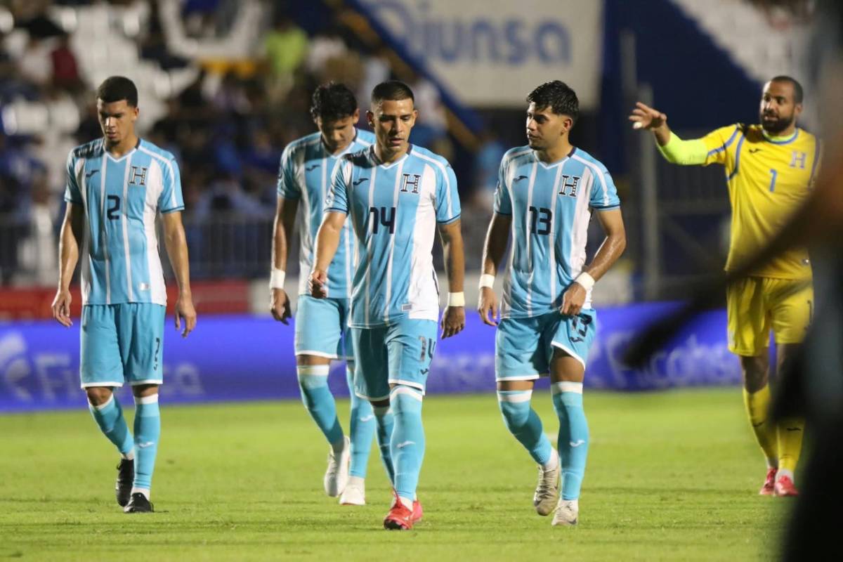 Linda esposa de futbolista captada, héroe de Honduras y charla secreta ante Jamaica en Concacaf