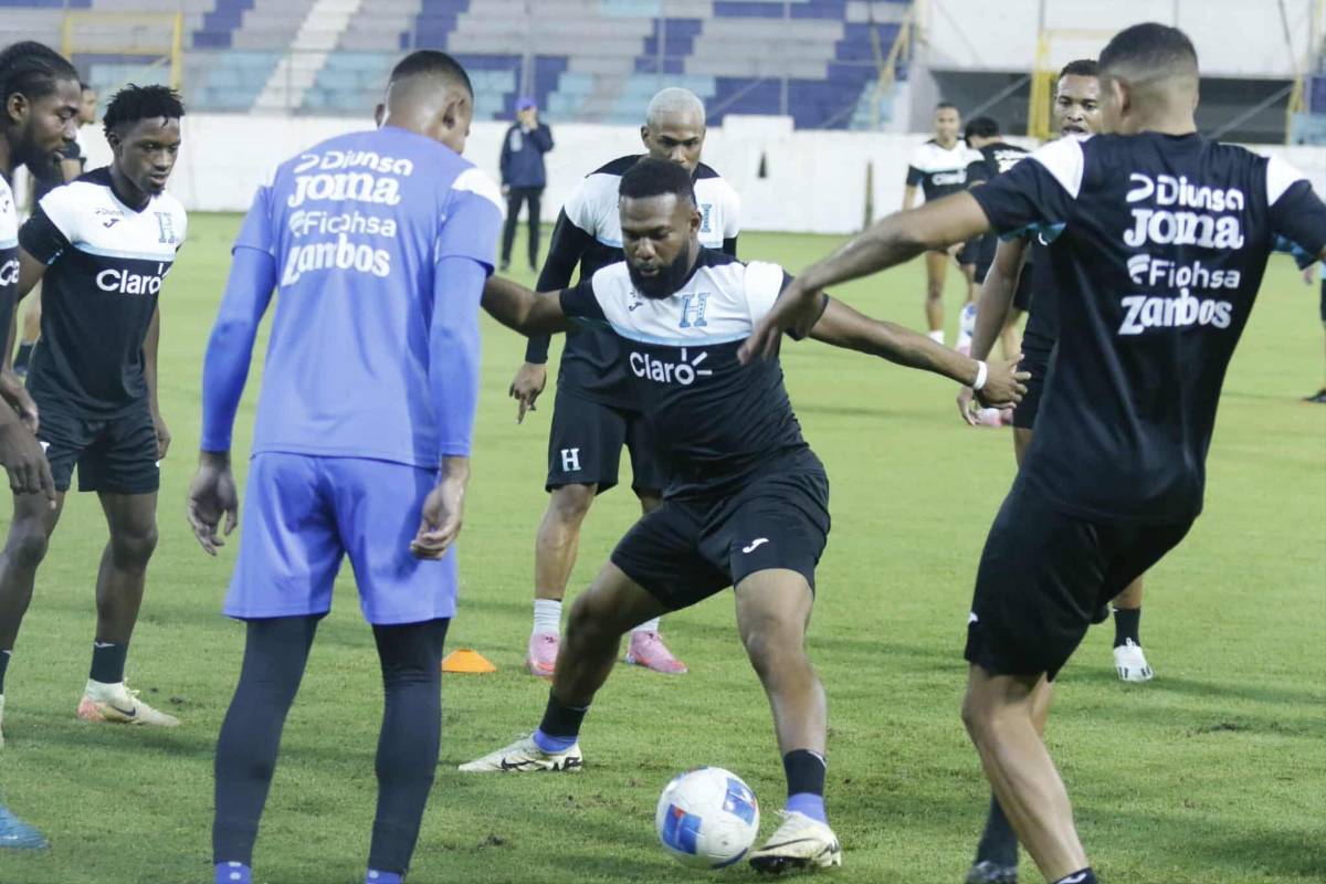 Jugador llegó con bolso de lujo, insólito impase en el estadio y ausencias en entreno de Honduras