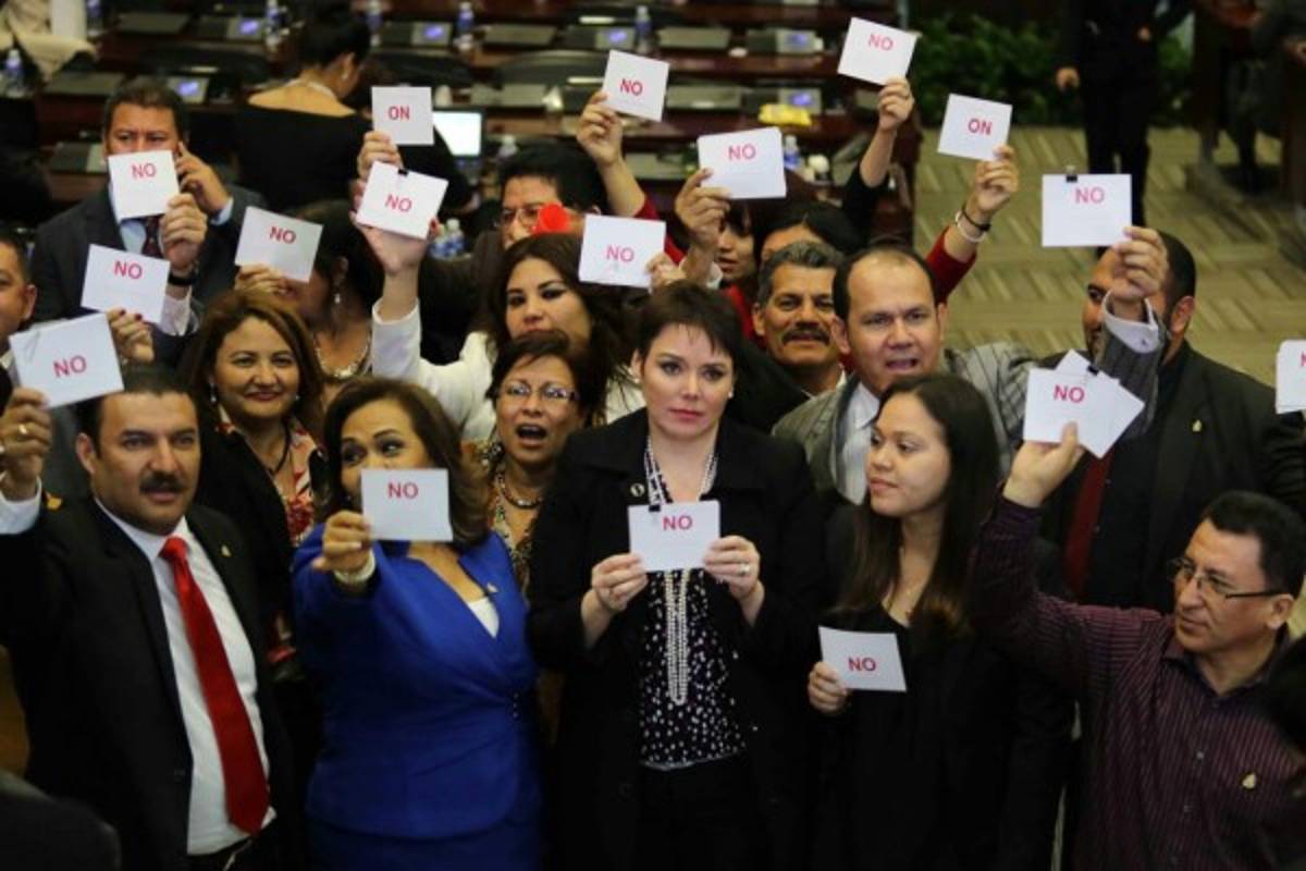 Acalorado debate entre diputados de Libre previo a la elección de la CSJ