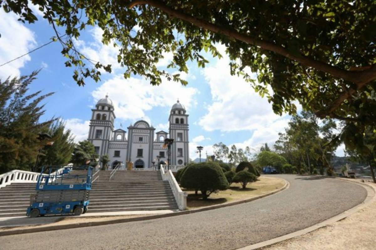 Ambiente de tranquilidad se vive en alrededores de Basílica de Suyapa