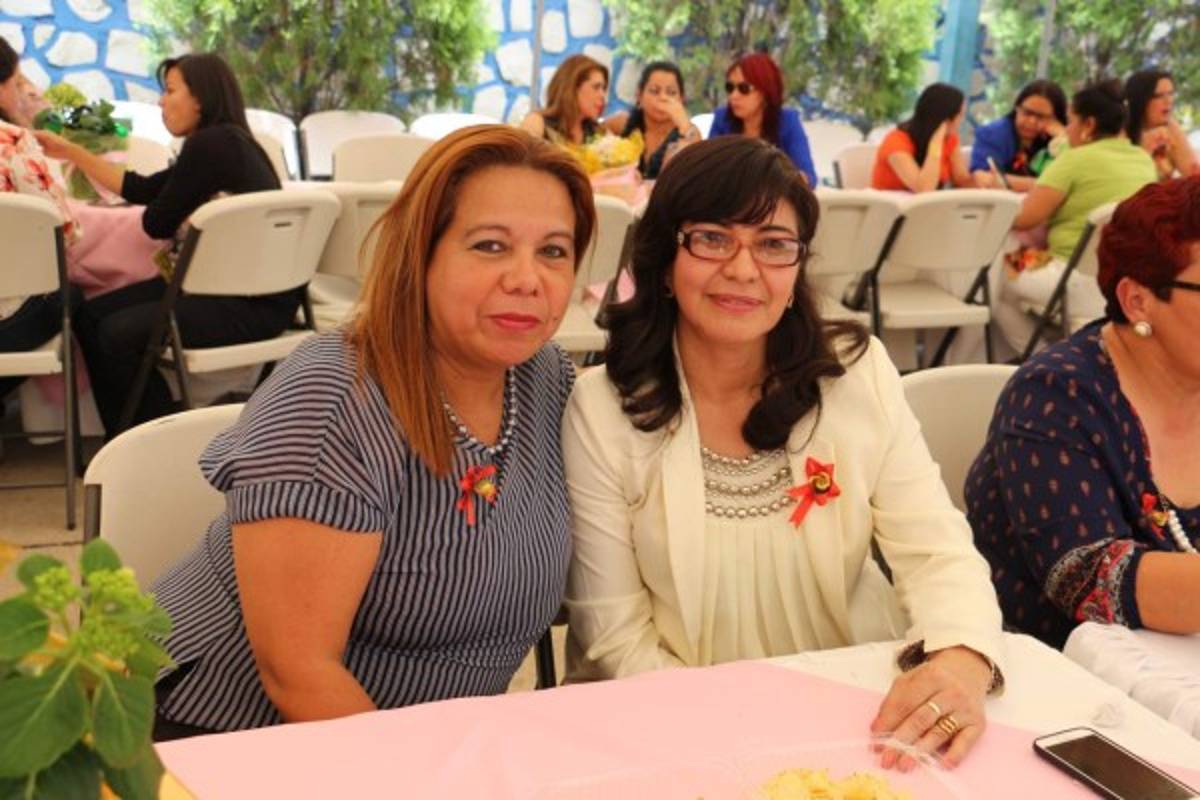 Una tarde de finos detalles y sorpresas para las mamás de Injupemp