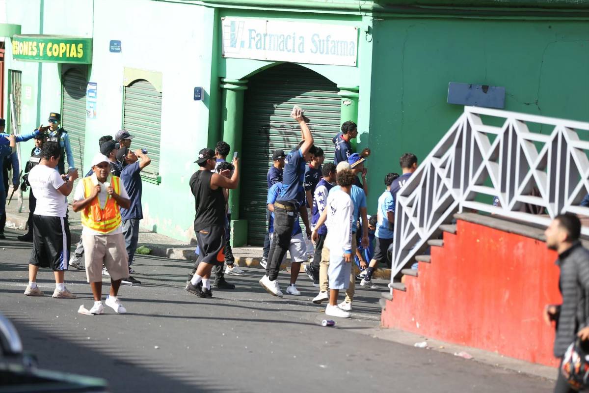 Oficial: Cantidad de casquillos de bala, heridos y daños tras pelea de barras de Olimpia y Motagua