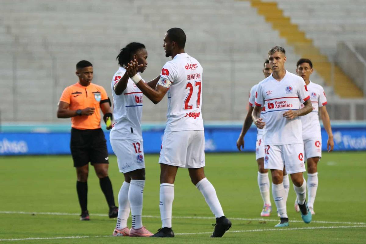 Lo que hizo Roxana Somoza, esposa de jugador roba suspiros, Edwin preocupa y felicidad de Olimpia