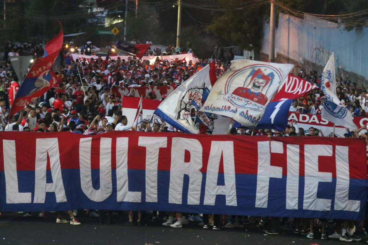 La enorme llegada de la Ultra Fiel para decisivo juego de Olimpia ante Saprissa