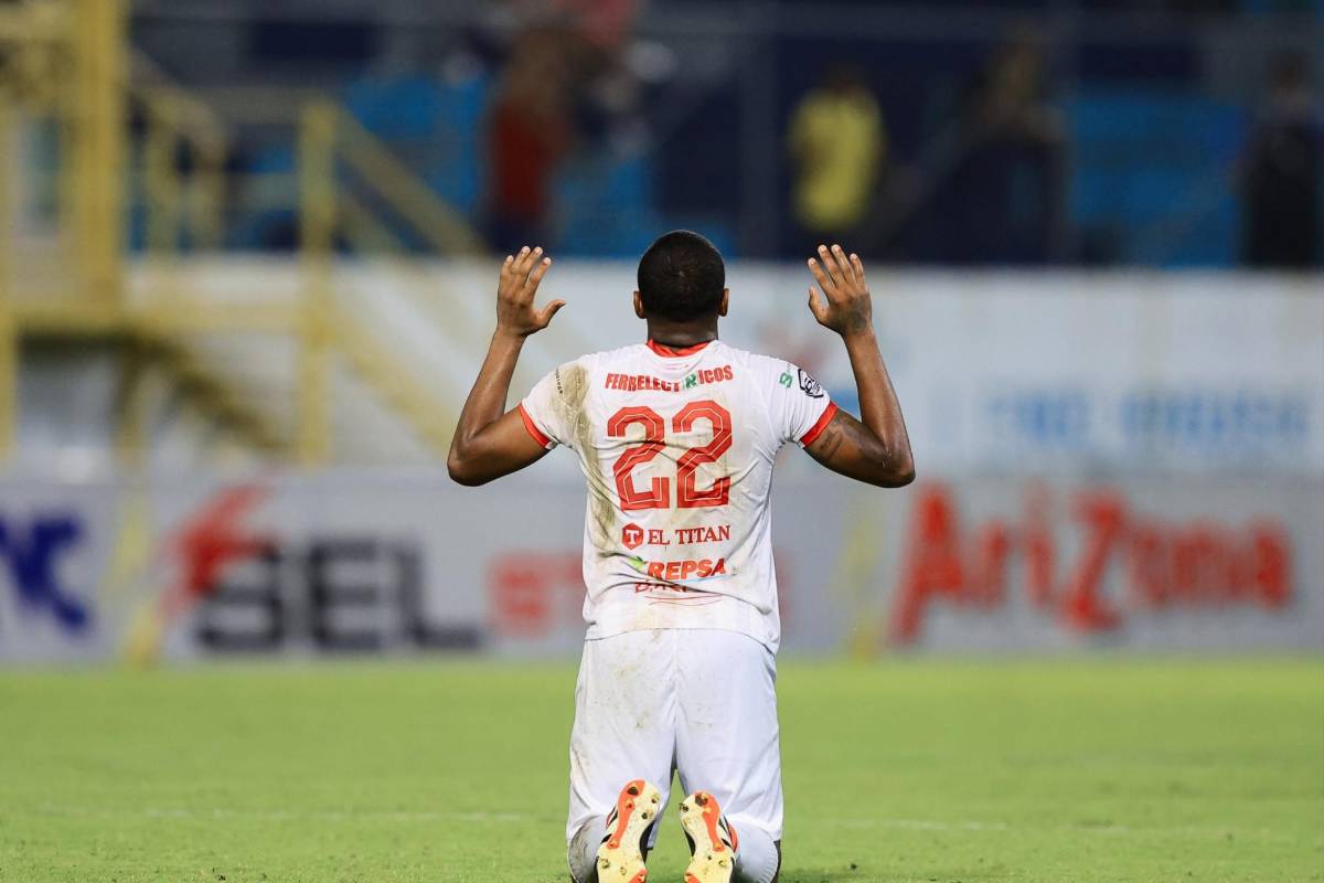 Bellas chicas cautivaron, jugador salió herido y la bronca de Real España en el Morazán