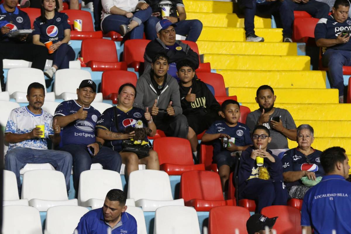 Familia de histórico, bellas chicas, el enmascarado: Ambiente previo al Motagua vs Cartaginés