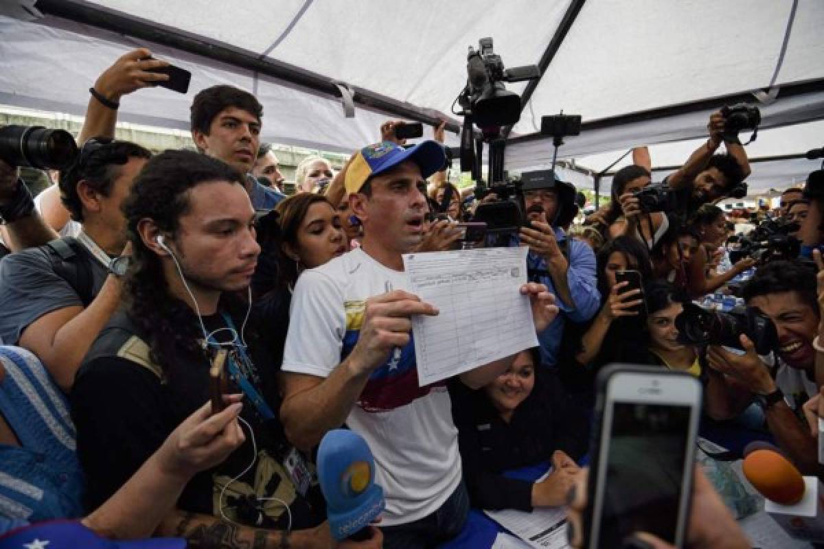 Chavismo asegura que 10,000 firmas para revocatorio son de fallecidos
