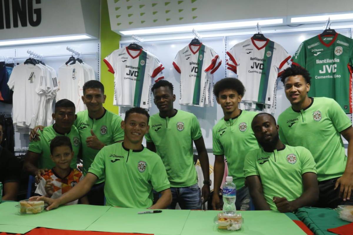 ¡Cerca de su gente! Marathón realiza firma de autógrafos en San Pedro Sula