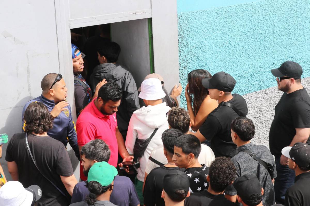 ¡Fiesta total! Así llegaron las barras de Olimpia y Marathón al estadio Nacional