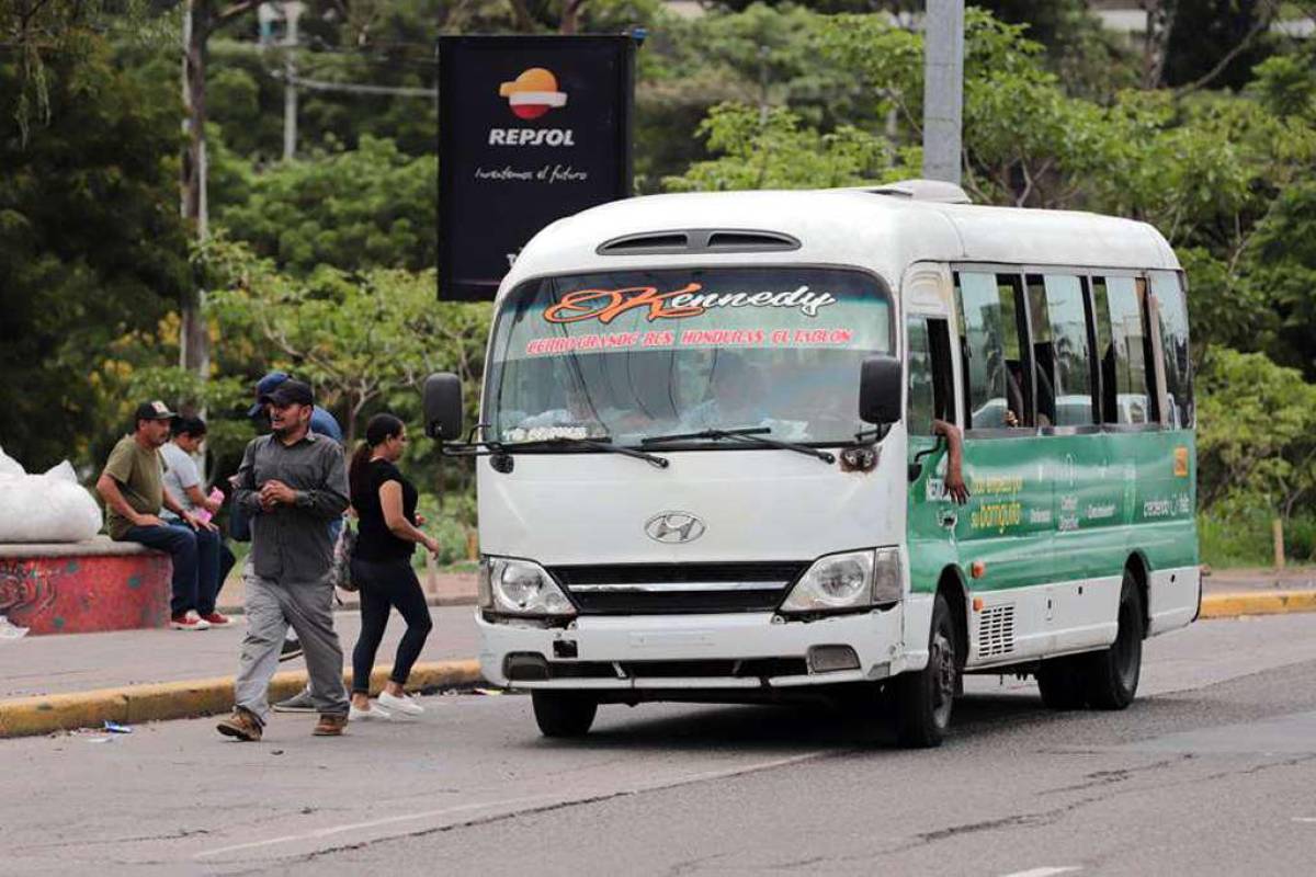 Unos 120 buses de ruta urbana paralizados por la extorsión