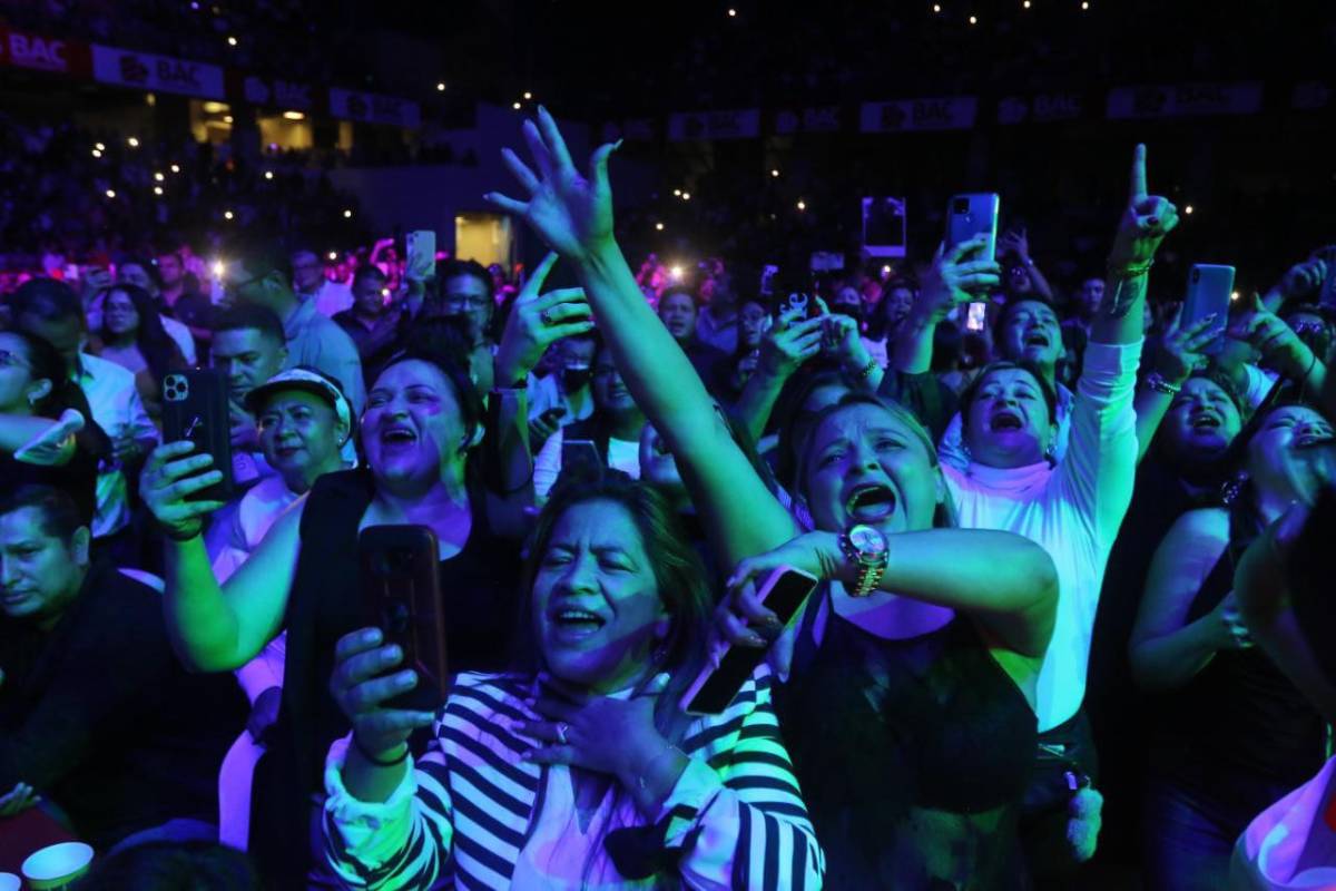 Cita con el romanticismo de Charlie Zaa y Galy Galeano en Honduras