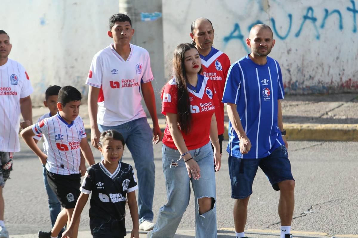 Lindas chicas, Chucky merengue y gran gesto de jugadores: Ambiente en el Olimpia vs Real España