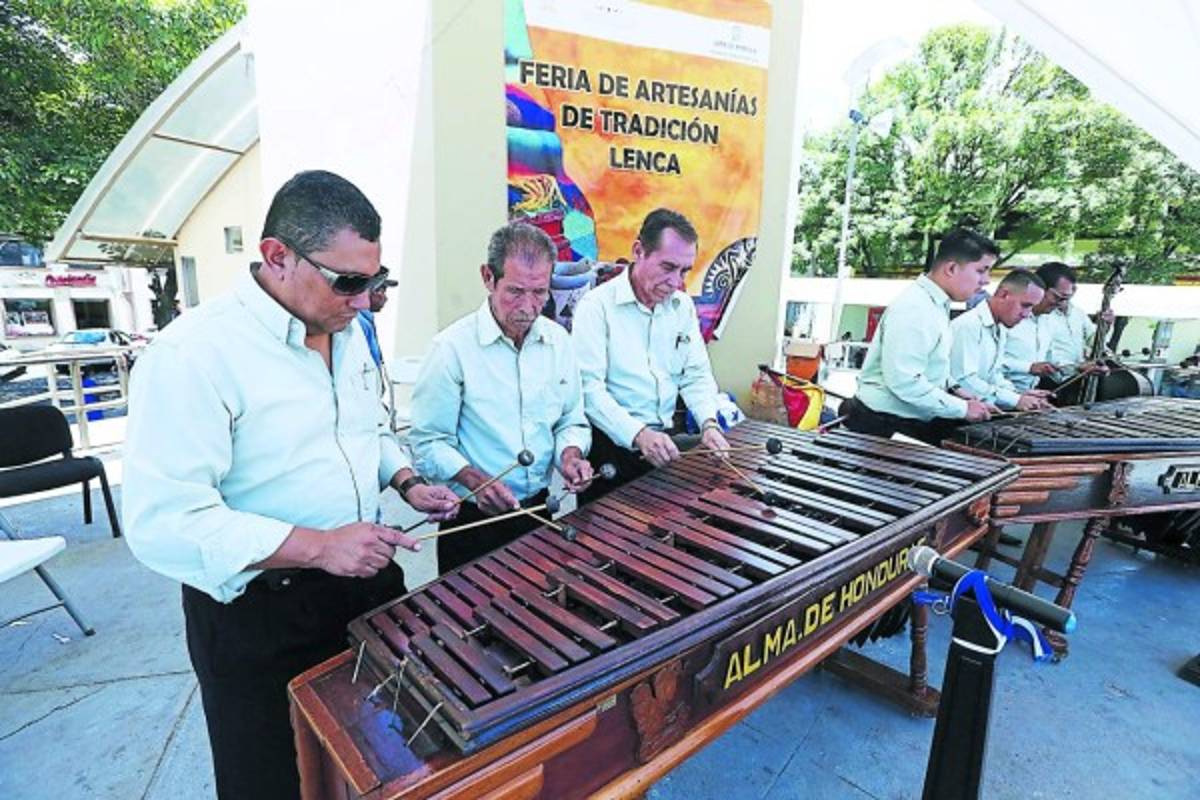 La Plaza Central es el escenario de la Feria Artesanal de Tradición Lenca
