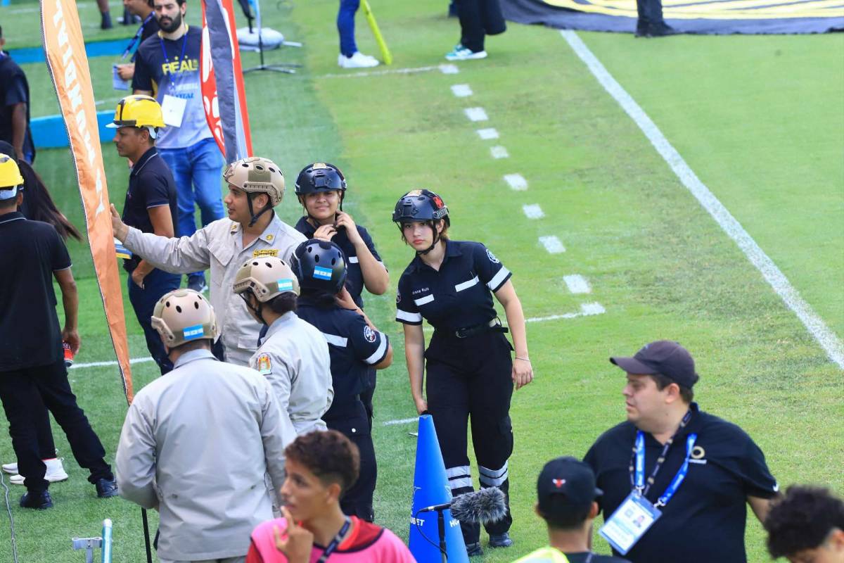 Clásico sampedrano se llena de lindas damas ¡Chica de primeros auxilios llamó la atención!