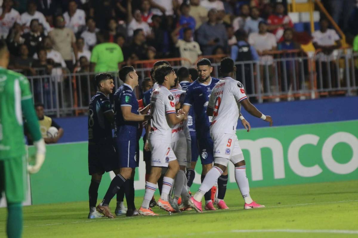 Tristeza de Olimpia, jugador de Cartaginés se burla de la Ultra, leyenda presente y villano en Concacaf