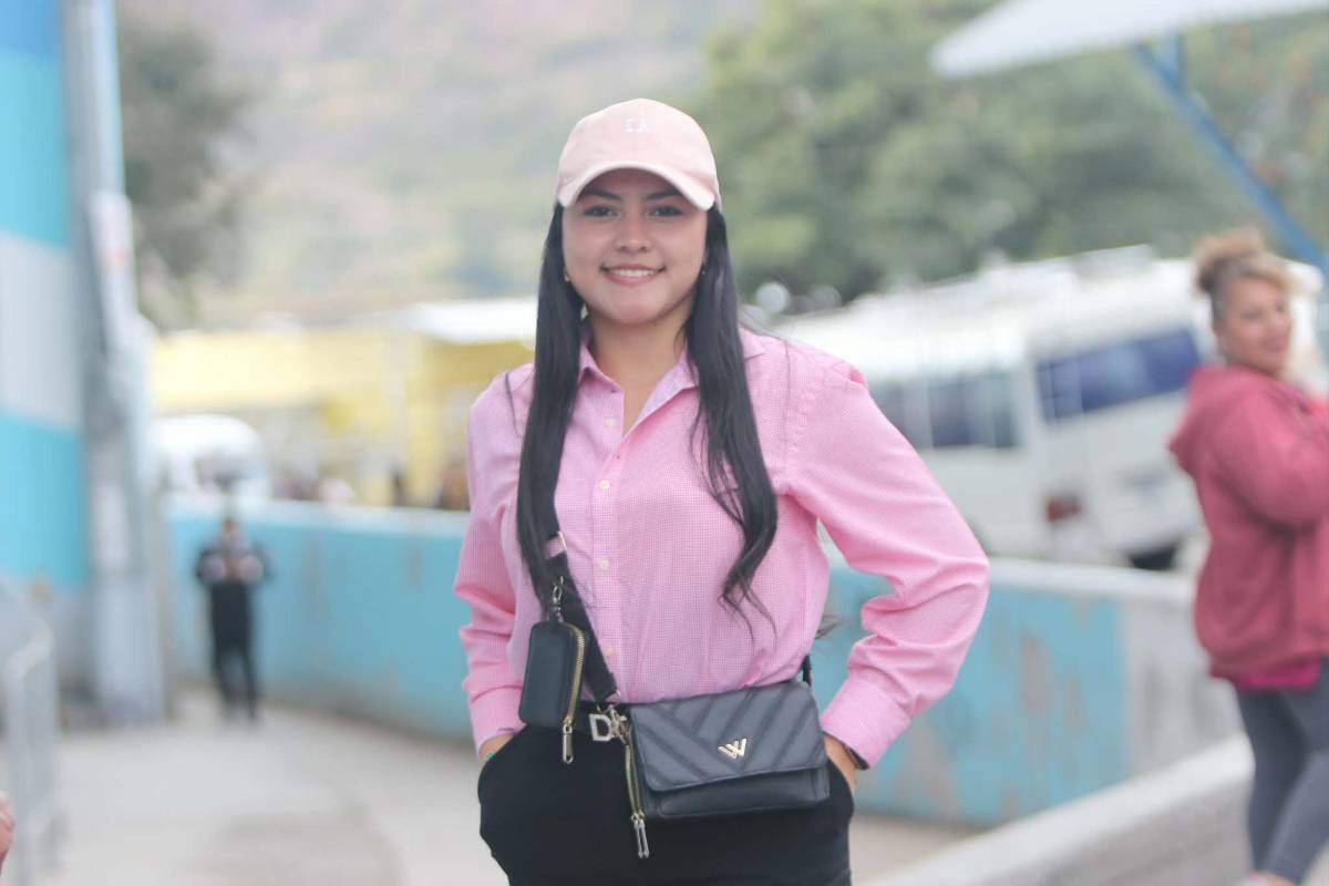 ¡Solo chicas lindas! El Nacional se llena de bellas aficionadas del Olimpia y América
