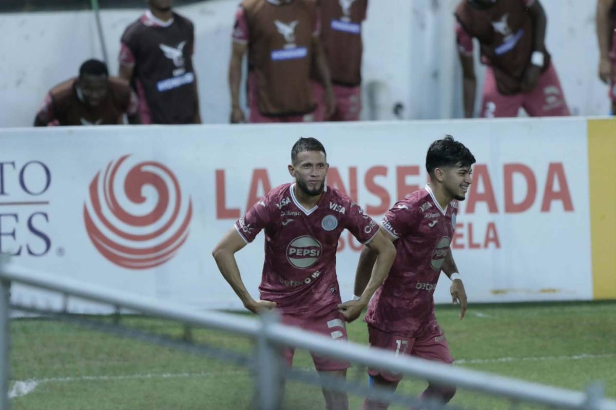 Periodista enamora, argentino sorprende, pleito de aficionados y héroe de Real España ante Motagua