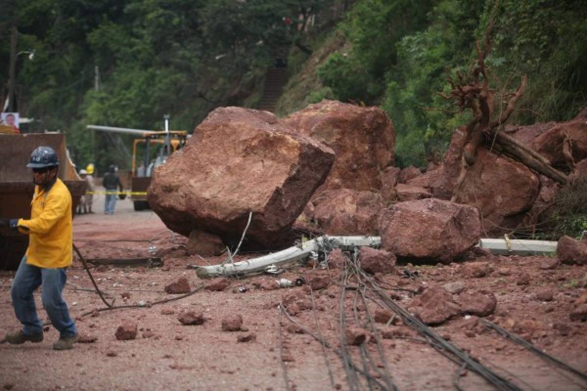 Desprendimiento de rocas a punto de causar tragedia en la Villa Nueva