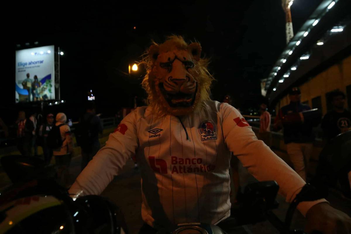 Afición del Xelajú sorprenden en el Nacional, llegada de la Ultra Fiel y la belleza del Olimpia