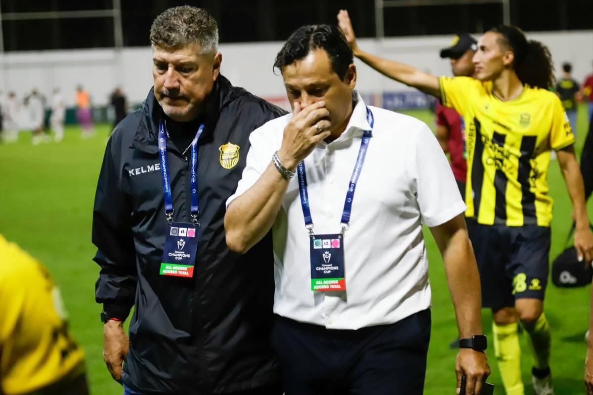 Exdirectivo de Real España fue a encarar a Jeaustin Campos en pleno partido ante LAFC