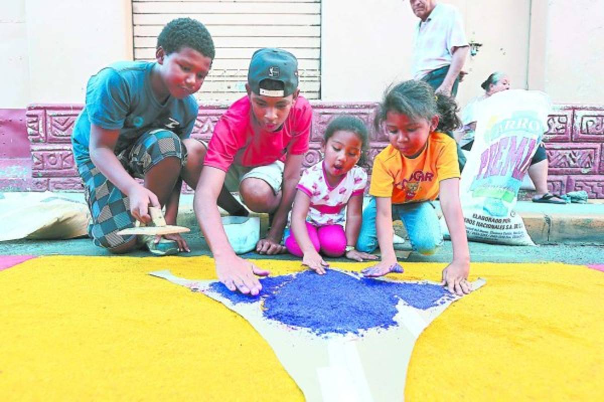 Honduras: Con alfombras de fe y devoción abrigan el Santo Entierro