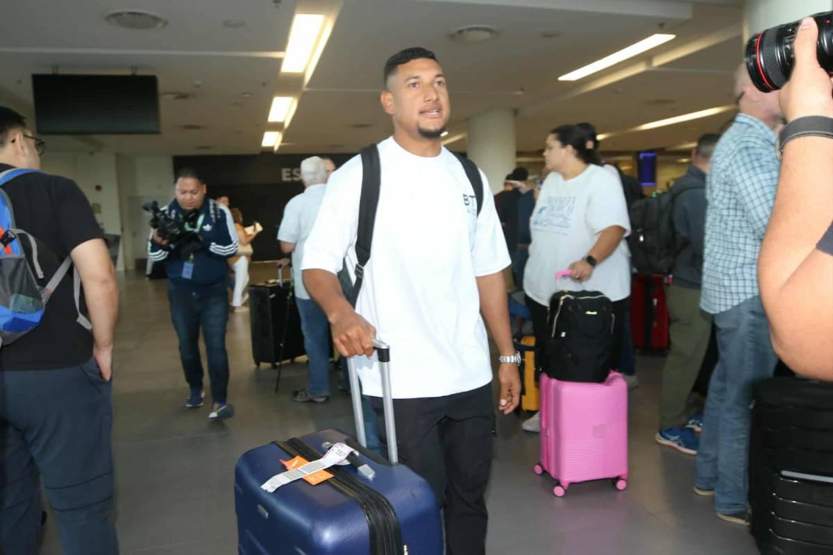 Quioto recibe propuesta y linda chica cautivó en llegada de legionarios a Honduras